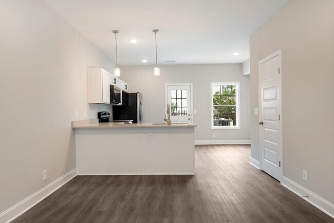 Building Photo - Excell Pointe 2 Bedroom Townhomes