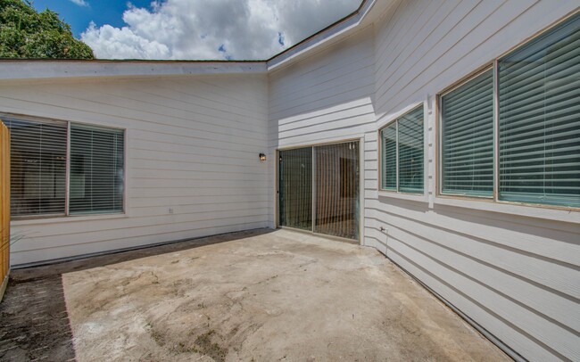 Building Photo - 6326 Briar Terrace Dr