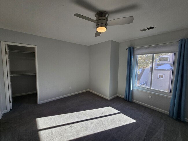 Building Photo - Wonderful Mountain Meadows "end unit"