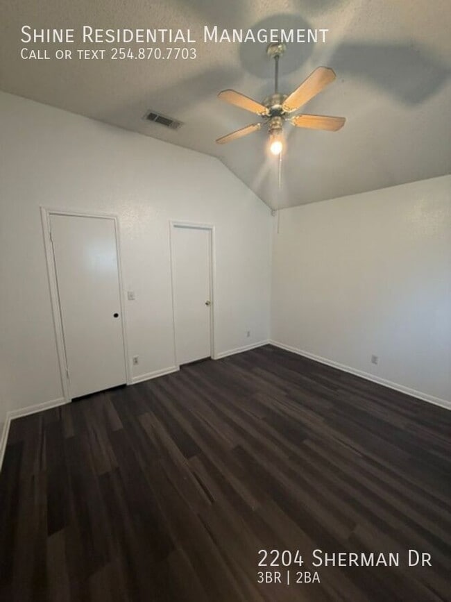Building Photo - 2204 Sherman Dr