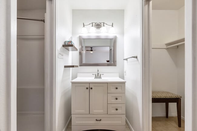 Building Photo - 5725 Quail Run St