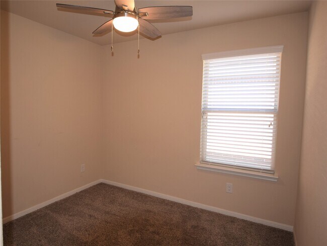 Building Photo - 3042 Village Creek Dr