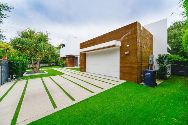 Building Photo - 7940 SW 58th Ct
