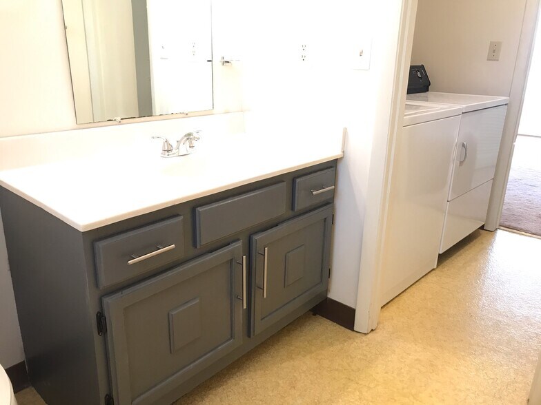 Building Photo - 64 Debra Ln