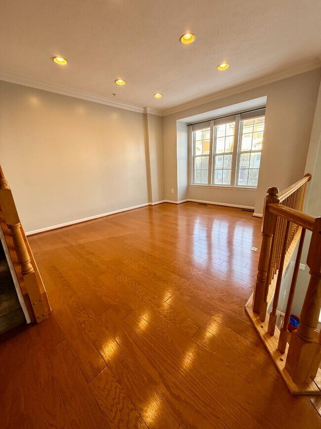 Building Photo - 838 Lowe Rd