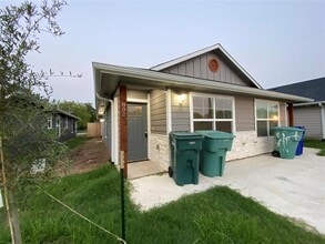 Building Photo - 802-804-804 N Broughton St