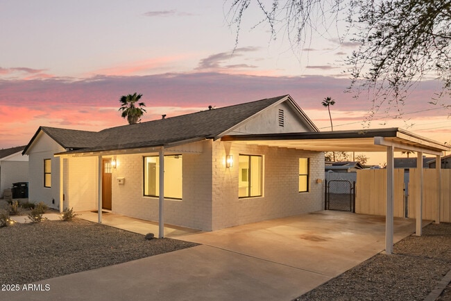 Building Photo - 9042 N 3rd Ave