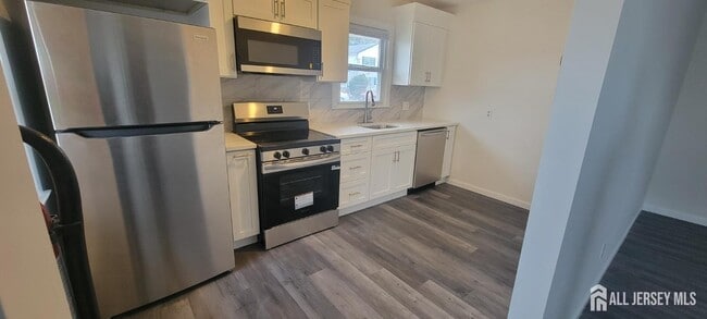 Building Photo - 358 Raritan St