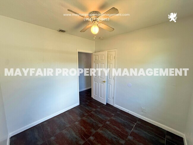 Building Photo - 1642 NW 13th Ct