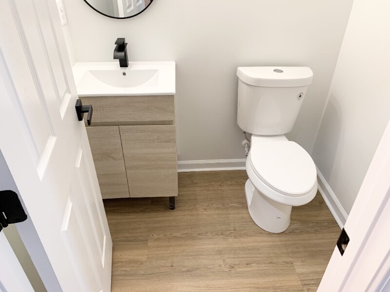 Building Photo - 1600 S Charles St