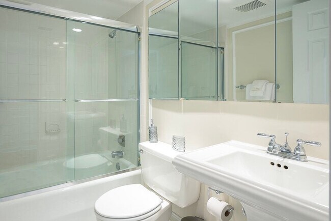 Building Photo - 1753 Q St NW