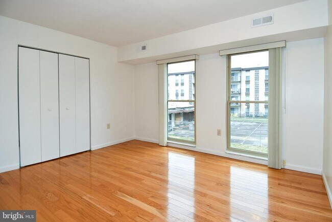 Building Photo - 5207 Newton St