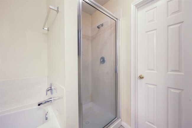 Building Photo - 11905 Algonquin Dr