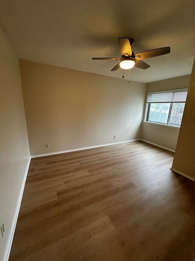 Building Photo - Quattro Investment Group LLC1 (5802 Emerald Forest Dr)