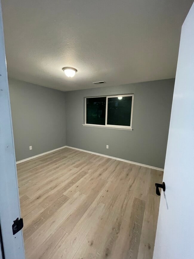 Building Photo - 6330 Neylon Dr SW