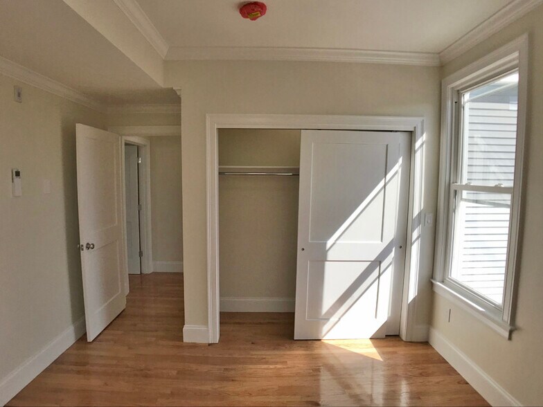 Building Photo - 12 Harris St