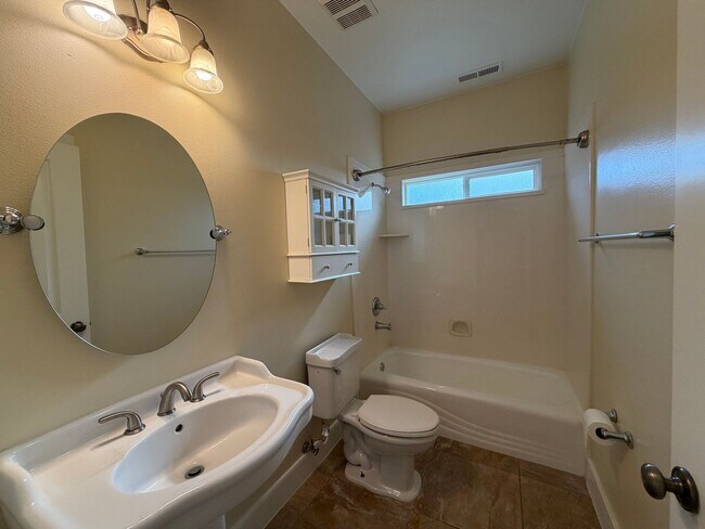 Building Photo - 135 Orchard Ln