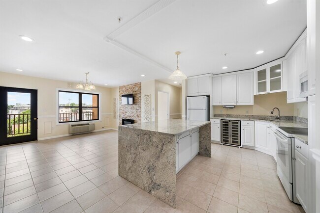 Building Photo - 8915 Bergenwood Ave