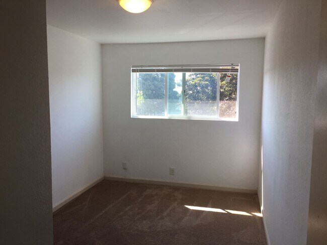 Building Photo - 301 Willard Ave