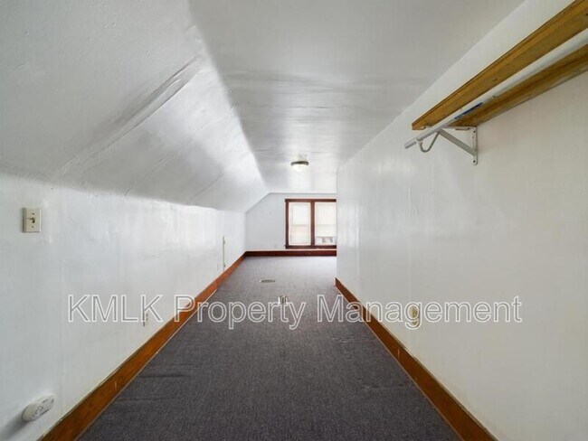 Building Photo - 695 Kling St