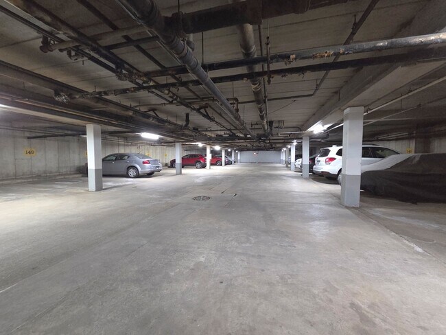 Building Photo - 5001 Carriage Way Dr