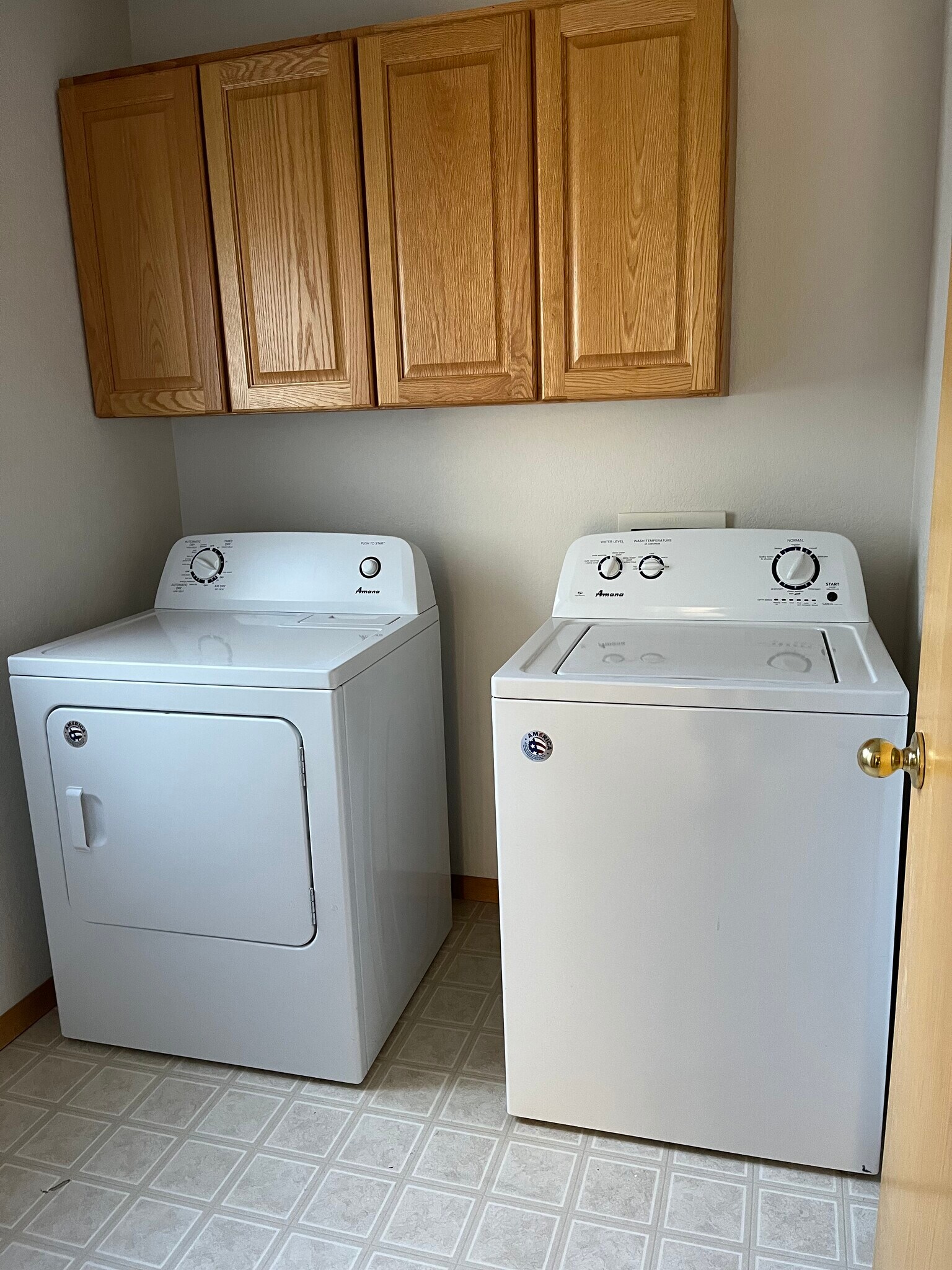 Laundry room main floor - 2232 Sweetwater Creek Dr