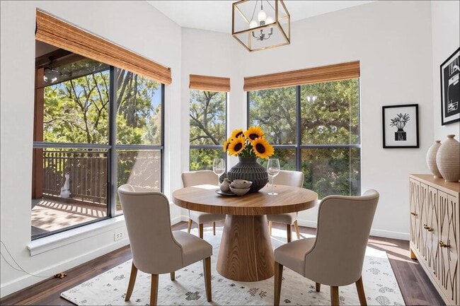 Building Photo - 4711 Spicewood Springs Rd