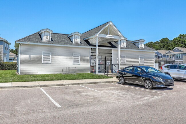 Building Photo - Charming 3-Bedroom Townhome in Summer Wood...