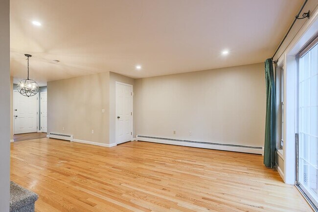 Building Photo - 1465 Hooksett Rd
