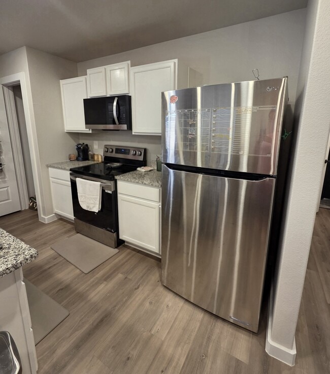 Building Photo - 322 Graze St