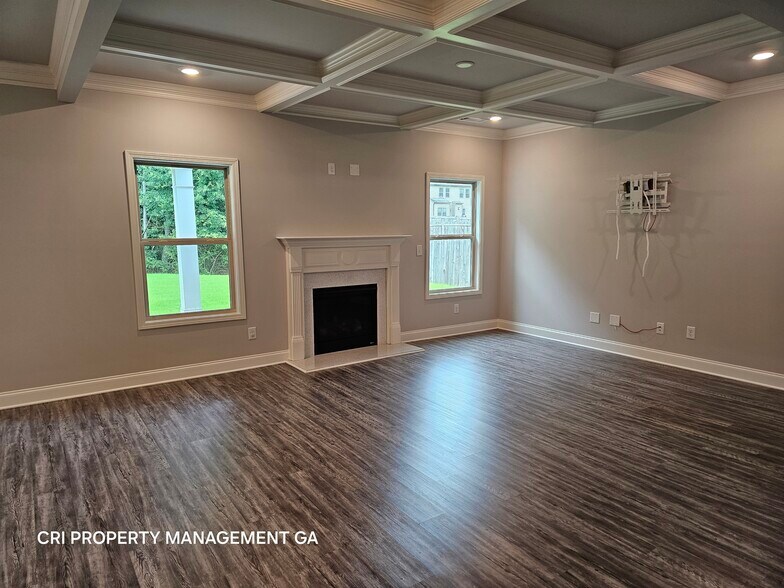 Building Photo - 352 Newshaw Dr