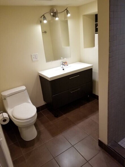 Bathroom w/toilet and vanity - 1646 N Western Ave
