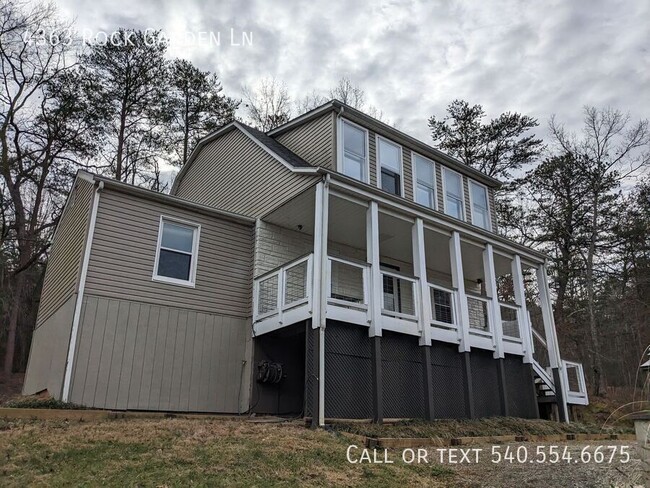 Building Photo - Charming Dutch Colonial in the County