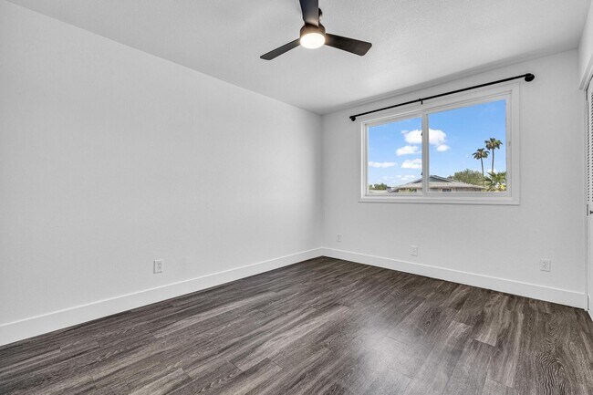 Building Photo - 6 bed/ 3.5 bath