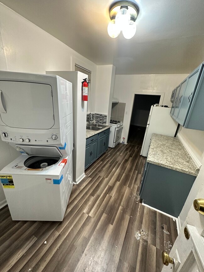 Building Photo - 5418 N Kimball Ave