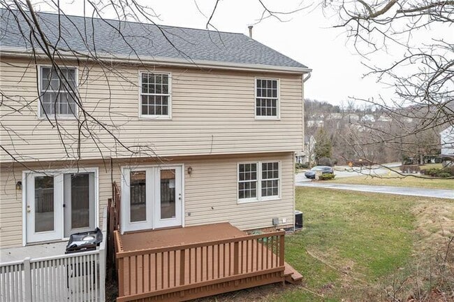 Building Photo - 1211 Meadowbrook Dr