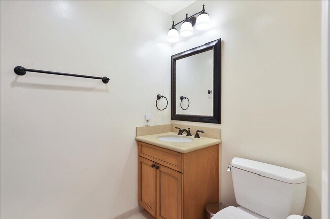 Building Photo - 575 Esplanade