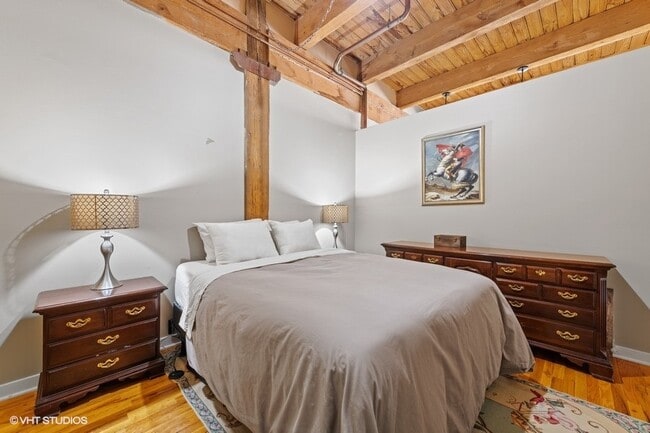 Building Photo - 2201 W Wabansia Ave