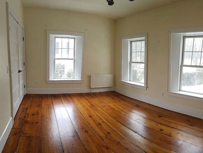 Building Photo - 14 Gray St