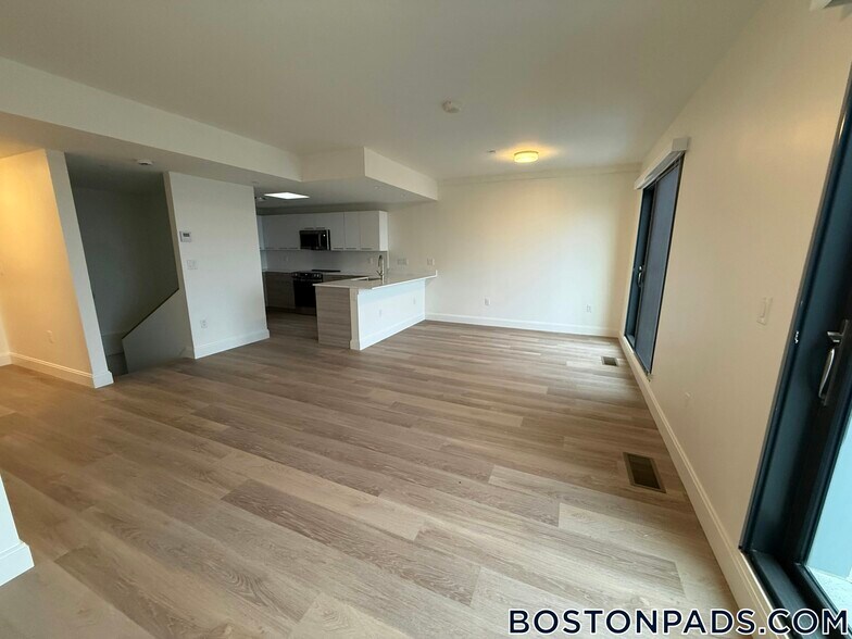 Building Photo - 1079 Commonwealth Ave