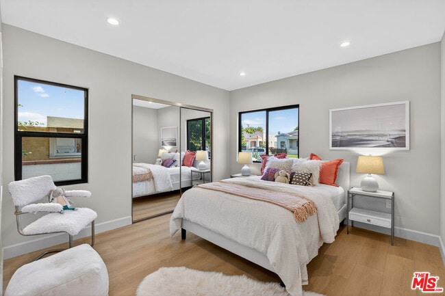 Building Photo - 2931 S Bronson Ave