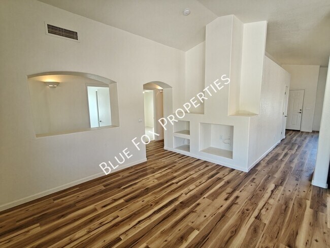 Building Photo - 600 E River Walk Dr