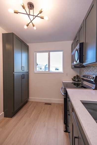 Building Photo - 5711 W 92nd Ave