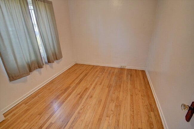 Building Photo - Albuquerque Country Club Townhome !!!!!