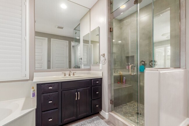 Building Photo - Spacious 4BR House in Goodyear