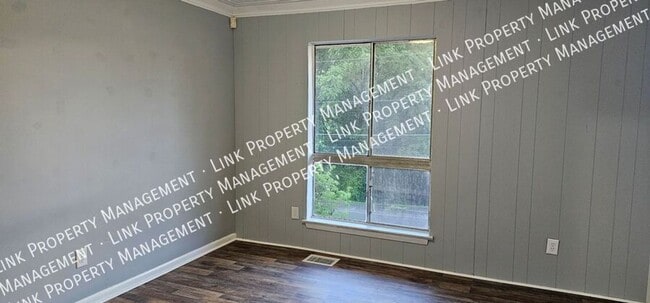 Building Photo - Fresh Painted 3 BR 1.5 BA in Red Bank for ...