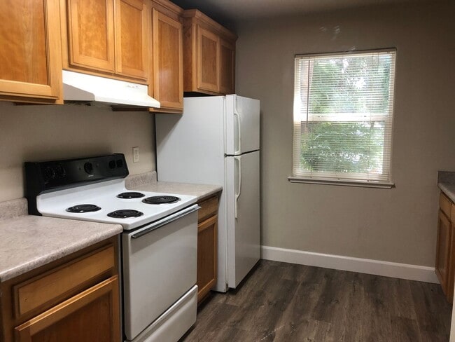 Building Photo - **Reserve for NOW SUMMER 2026** Beautiful Home Close to Downtown Chico