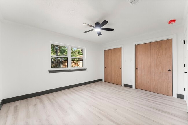 Building Photo - 26 E Woodtimber Ct