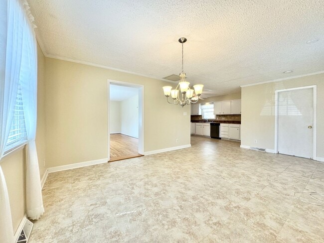 Building Photo - Well Maintained 3 Bedroom Home Off Lake Brandt Rd!