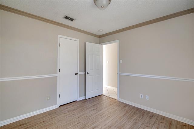 Building Photo - 5803 Lakeway Ct